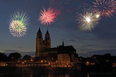 Feuerwerk über dem Magdeburger Dom (© Uwe Graf-fotolia.com)