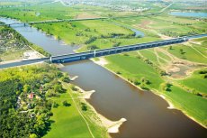 Kanalbrücke über die Elbe - Wasserstraßenkreuz Magdeburg (© MMKT/Werner Klapper)