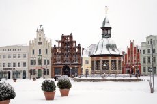 Winterlicher Marktplatz Wismar (© TZW/Hansestadt Wismar/H. Volster)