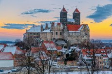 Quedlinburger Schloss und Stiftskirche im Winter (© dk-fotowelt-fotolia.com)